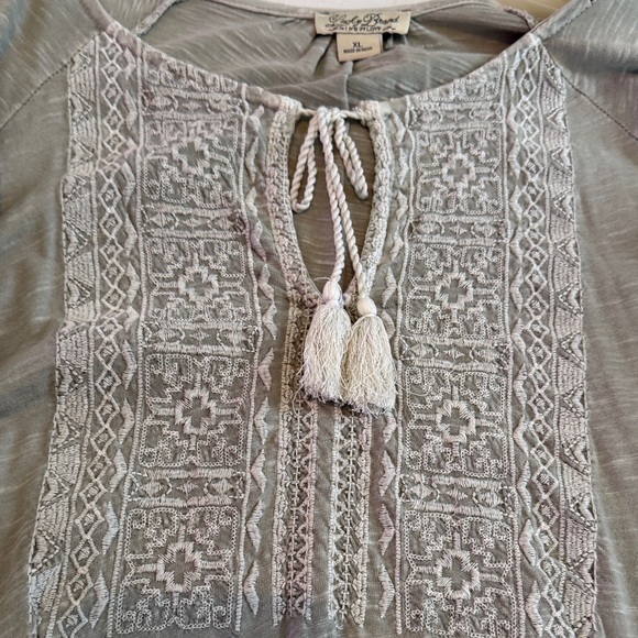 Lucky Brand Women's Embroidered Light Gray Boho Peasant Style Blouse - Picture 14 of 16